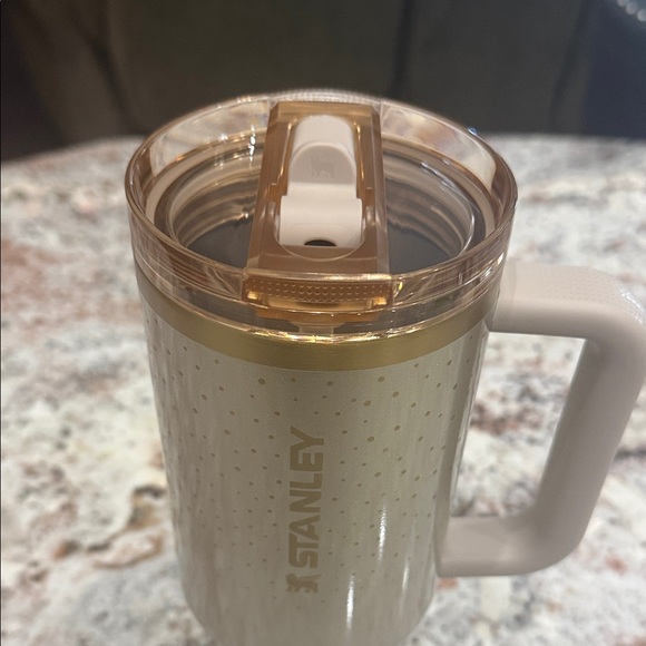 Stanley Cheers & Cheer Metallic Gold Quencher Tumbler 🧡🆕🌟 - Picture 3 of 6
